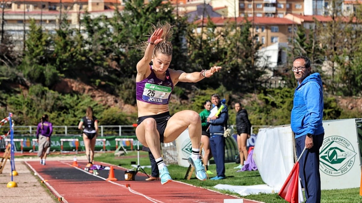 La Celtíbera Maialen Miera acabó primera en la prueba de triple salto durante la cita celebrada en Los Pajaritos.