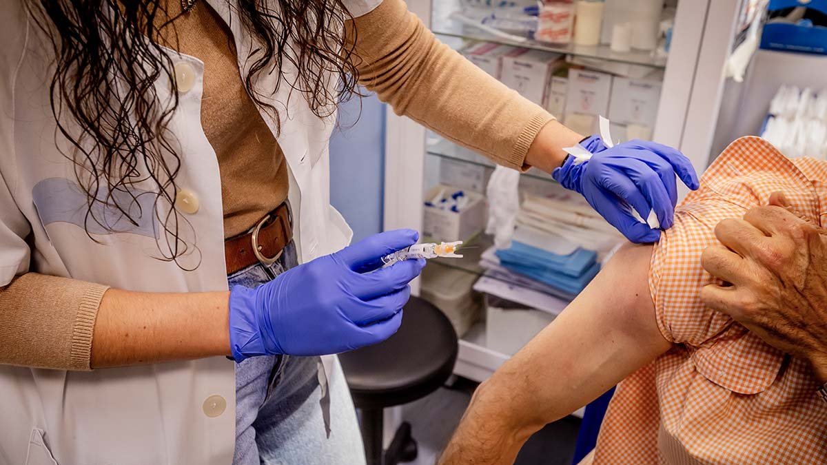 La Junta habilita 14 puntos de vacunación frente a la gripe y el covid.