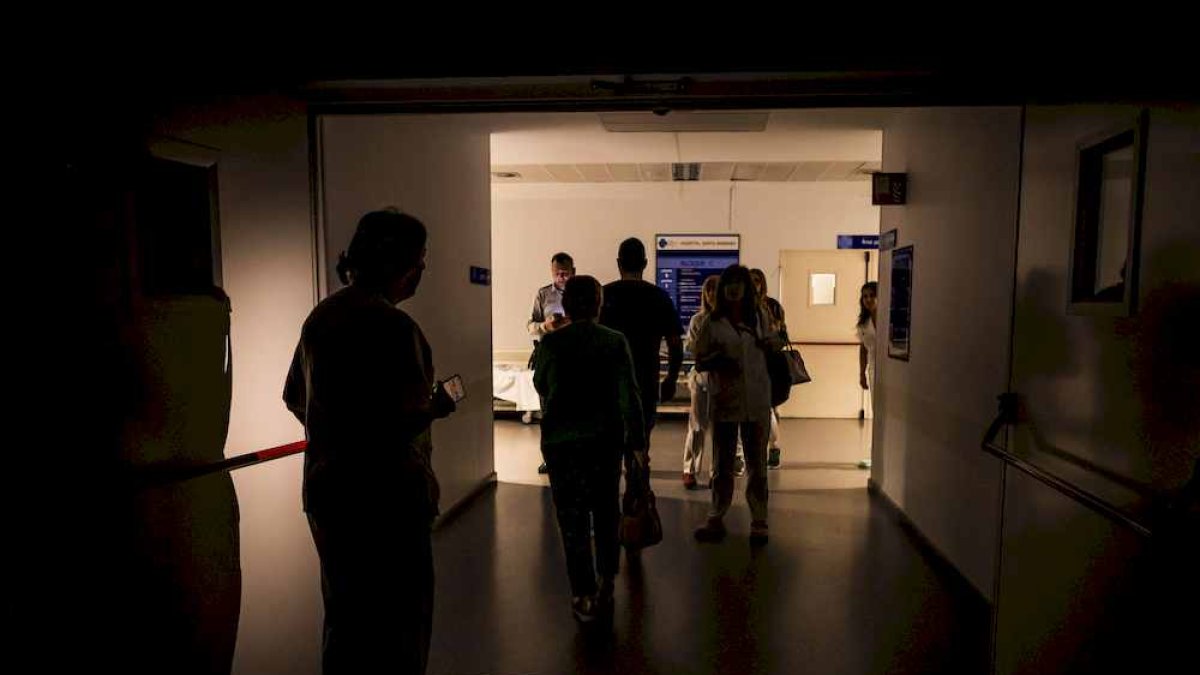 El Hospital de Soria sin luz en los pasillos para evitar gastar los generadores