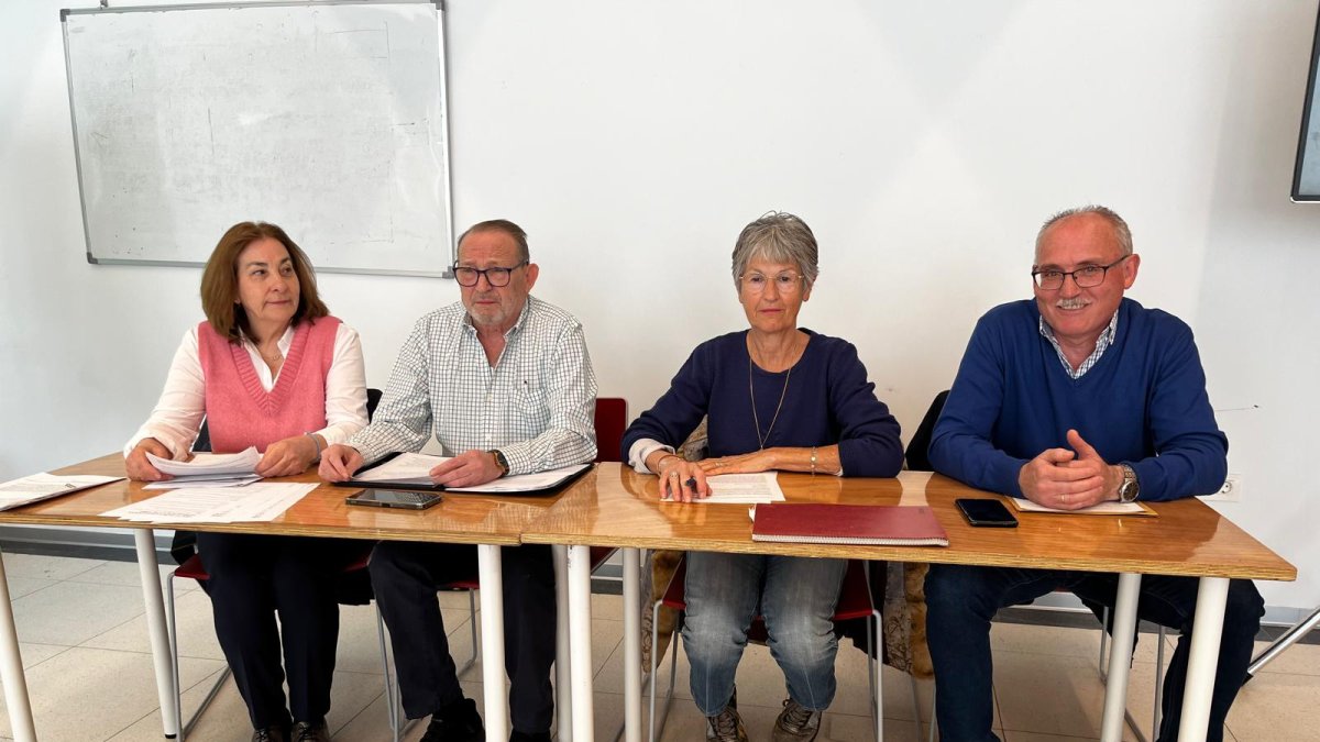 Los portavoces de la nueva plataforma Ángeles Garijo, Luis Martínez, Pilar de la Hoya y Manuel García.