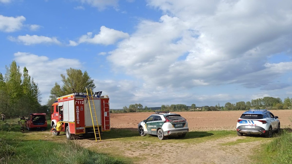 Bomberos y Guardia Civil acudieron al lugar del suceso.