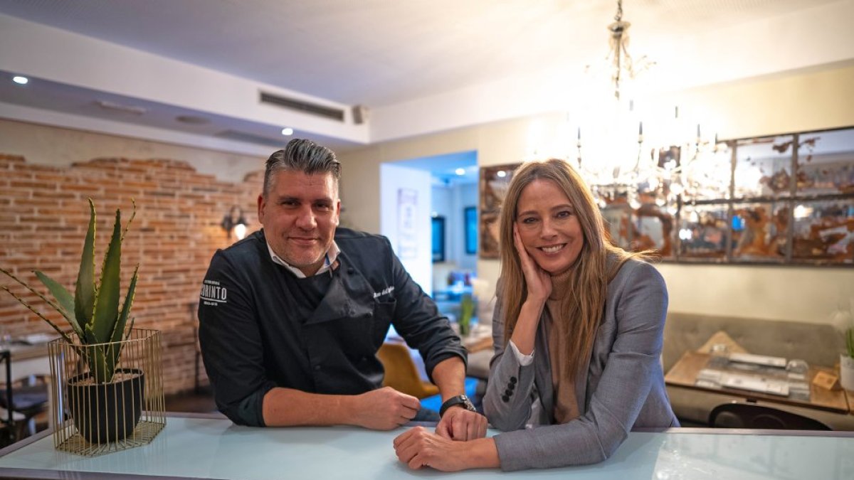 Alfonso del Caño y Estefanía Luyk, en el restaurante Corinto.