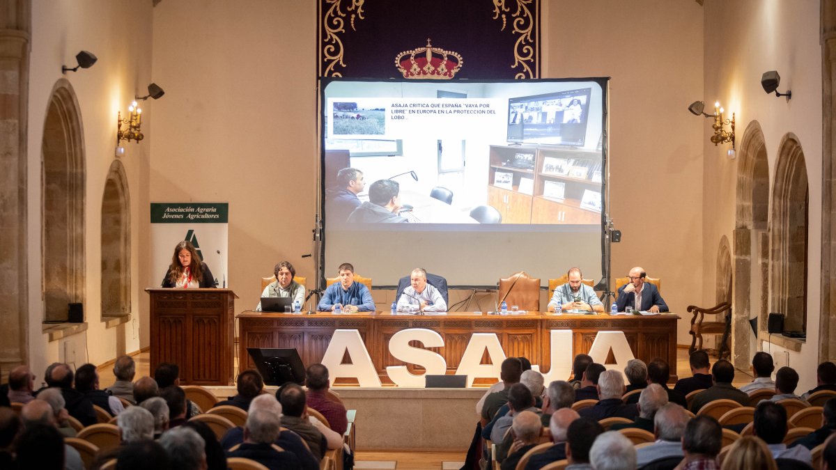 Asamblea general de Asaja Soria en el Aula Magna Tirso de Molina.