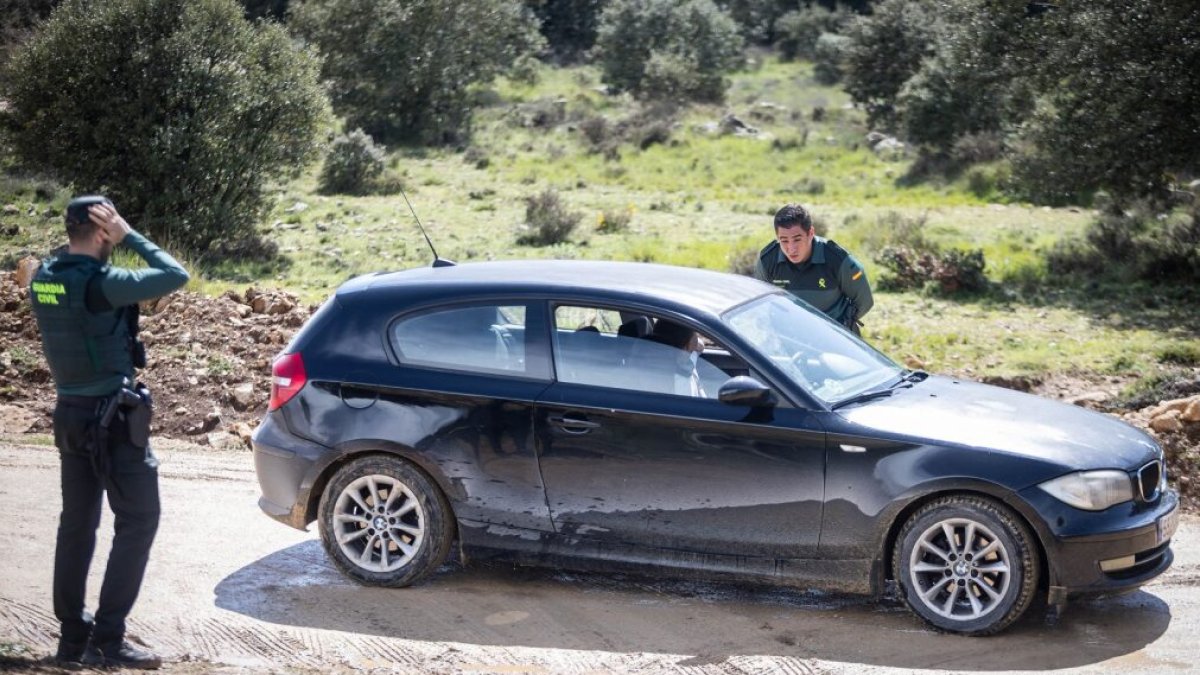 Dispositivo montado parando a un vehículo.