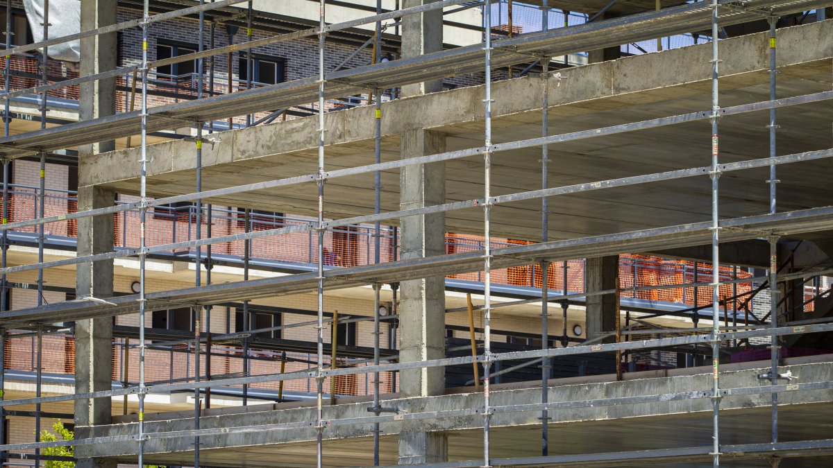La construcción es uno de los sectores en los que hay vacantes de empleo.