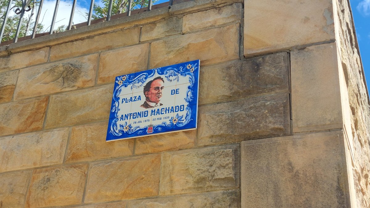 Machado y Leonor engalanan los nombres de sus calles con motivo del año machadiano.