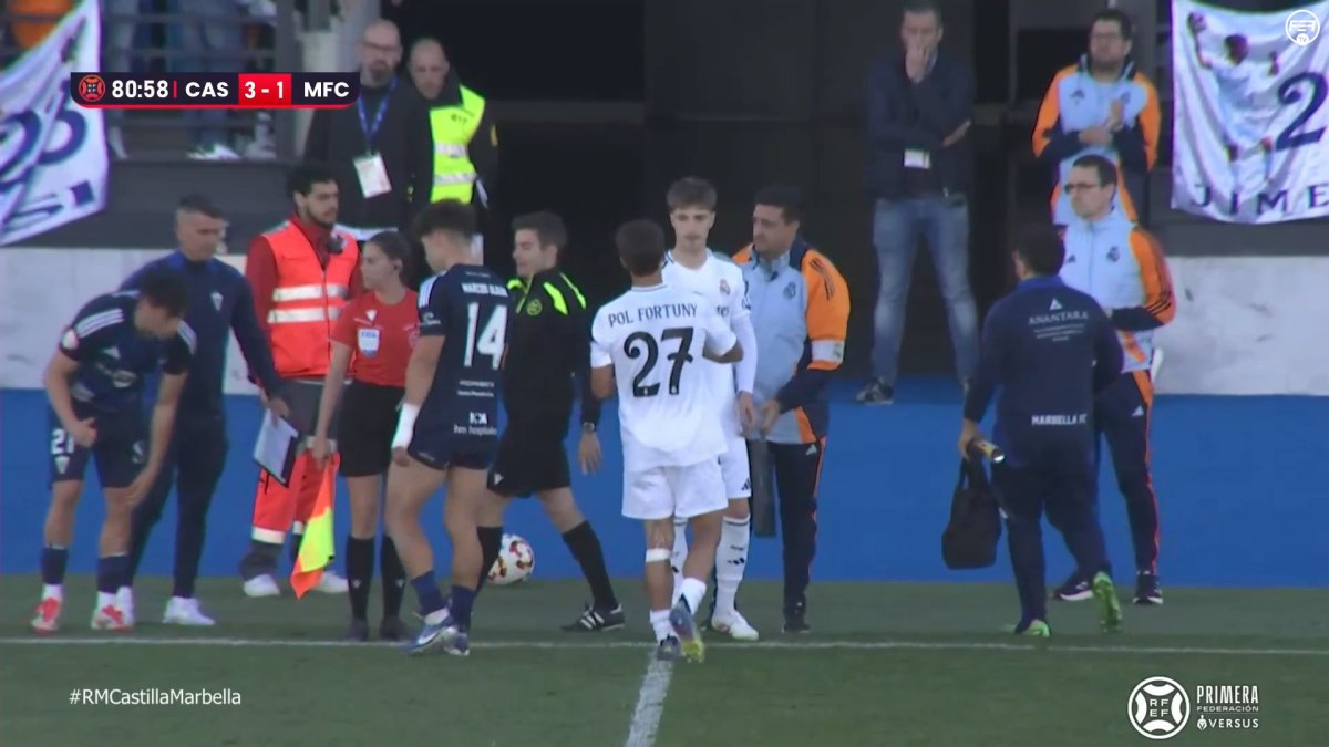 César Palacios en el momento de volver a los terrenos de juego supliendo a Pol Fortuny.