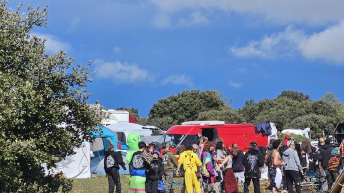 Han participado medio millar de personas en la rave de Aguaviva de la Vega.