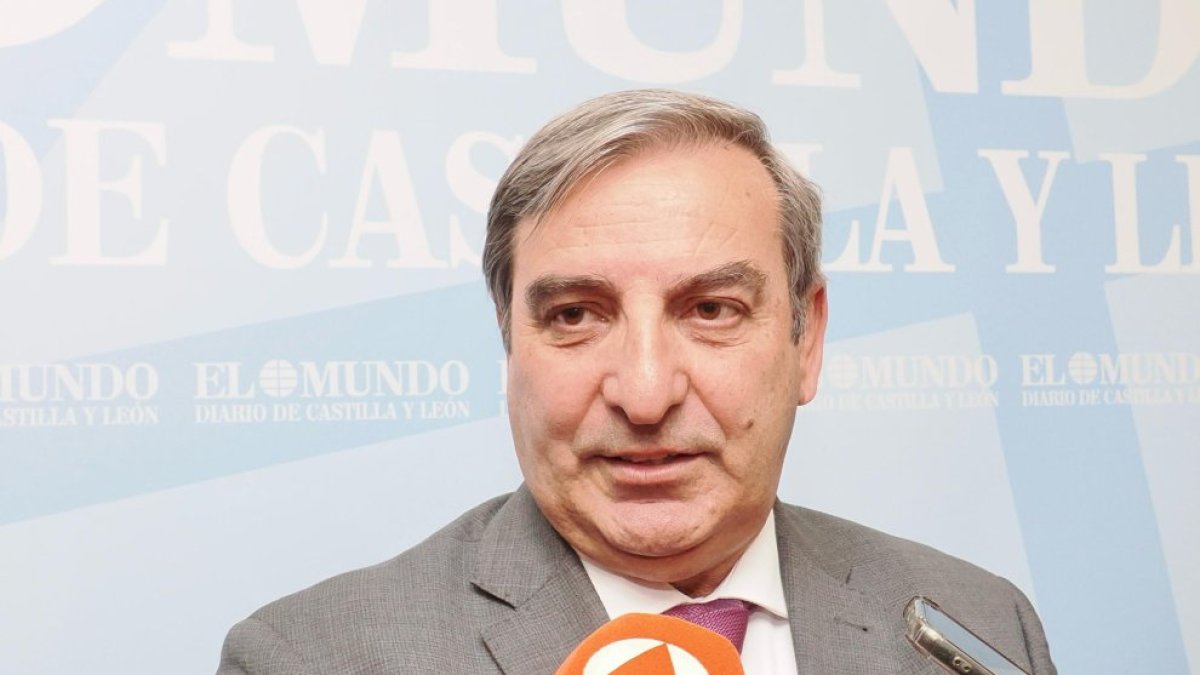 El consejero de Movilidad y Transformación Digital, José Luis Sanz Merino antes del Club de Prensa de El Mundo-Diario de Castilla y León.