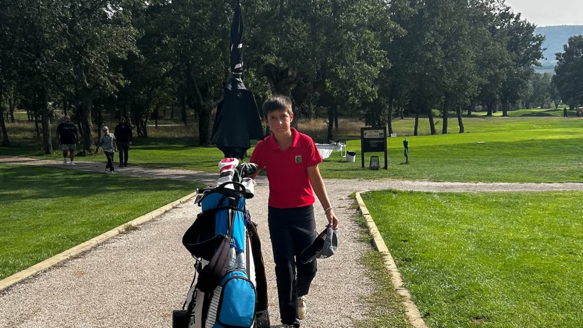El jugador soriano Enzo Jiménez durante un torneo.