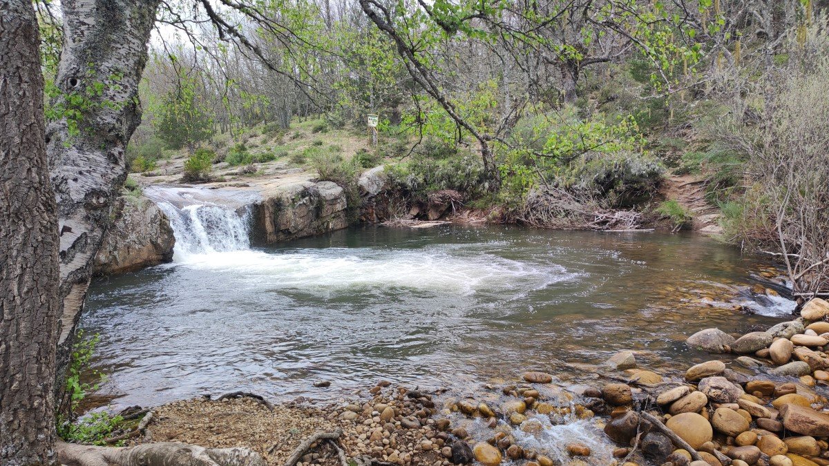El Chorrón, el pasado domingo y con una buena cantidad de agua aunque mucho menor que en marzo.