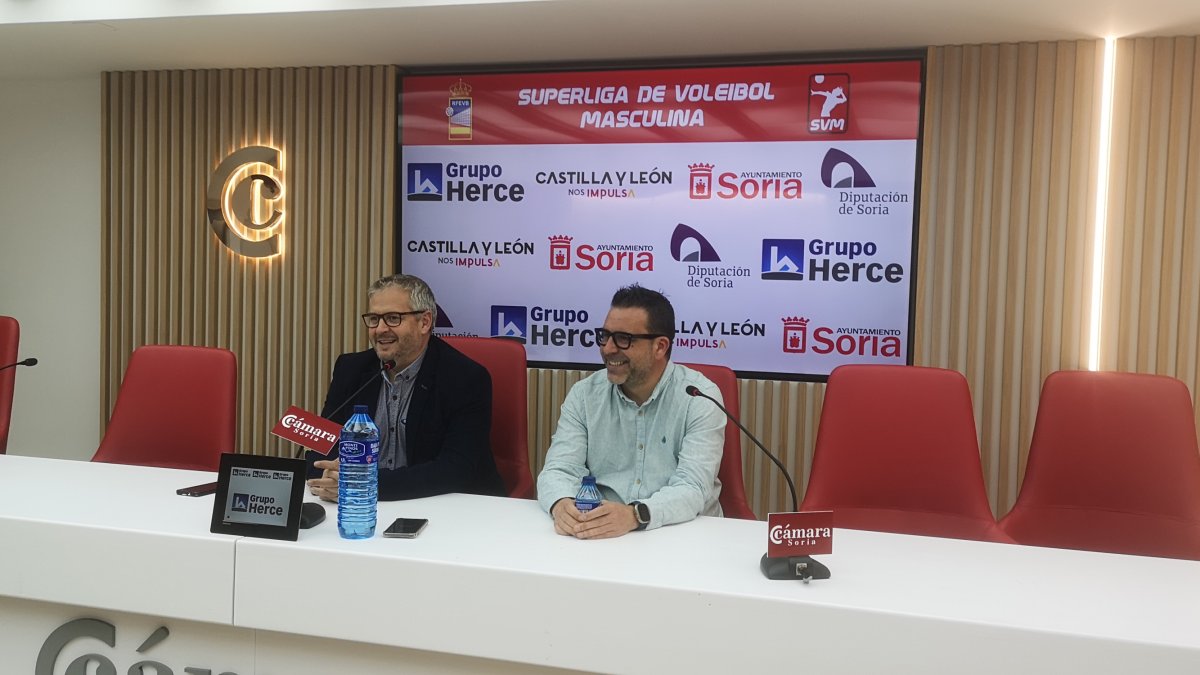 Alfredo Cabrerizo y Alberto Toribio durante la valoración de la temporada en Superliga que acaba de finalizar.