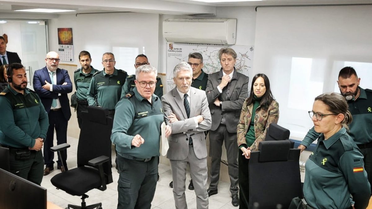 El ministro del Interior en su visita a la Comandancia de la Guardia Civil de Soria.