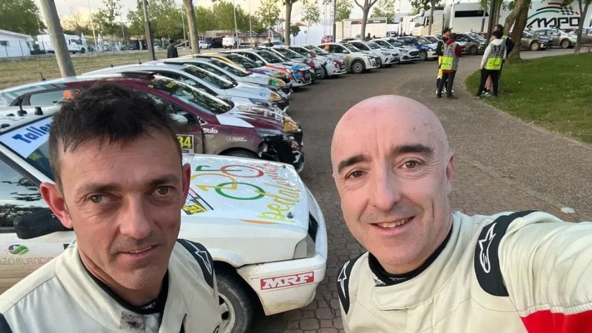 Fran Garmendia y Agustín Álvaro durante una competición automovilística