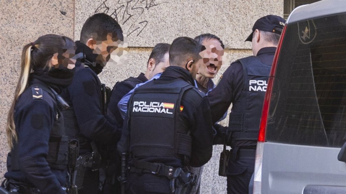 Agentes de la Policía Nacional durante una actuación.
