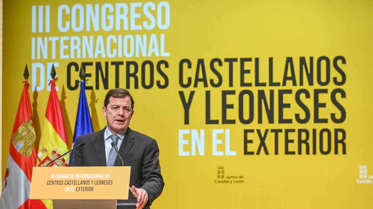 Inauguración del III Congreso de Centros de Castilla y León en el Exterior por parte del presidente de la Junta de Castilla y León, Alfonso Fernández Mañueco.