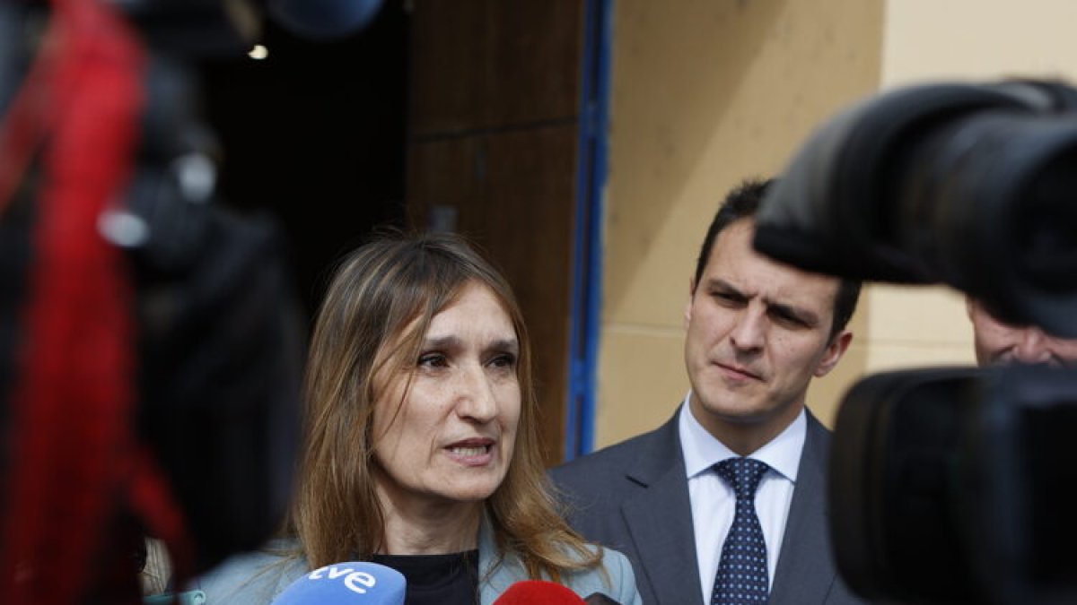 La consejera de Educación en San Esteban.