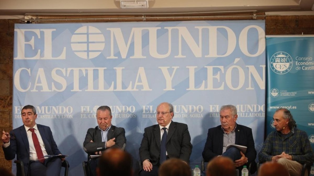 Pablo R. Lago, Donaciano Dujo, Enrique Cabero, Aurelio González y Jesús Manuel González Palacín.
