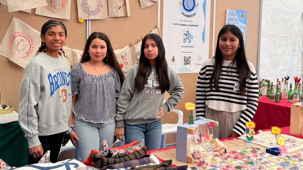 Puesto del Colegio Calasancio en la Feria de Almazán.
