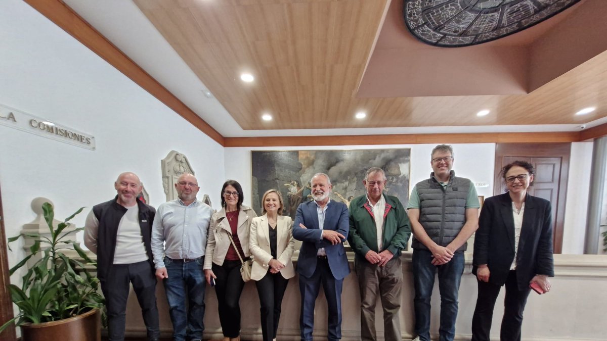 José Antonio de Miguel junto  a  los presidentes y gerentes de los Grupos de Acción Local.