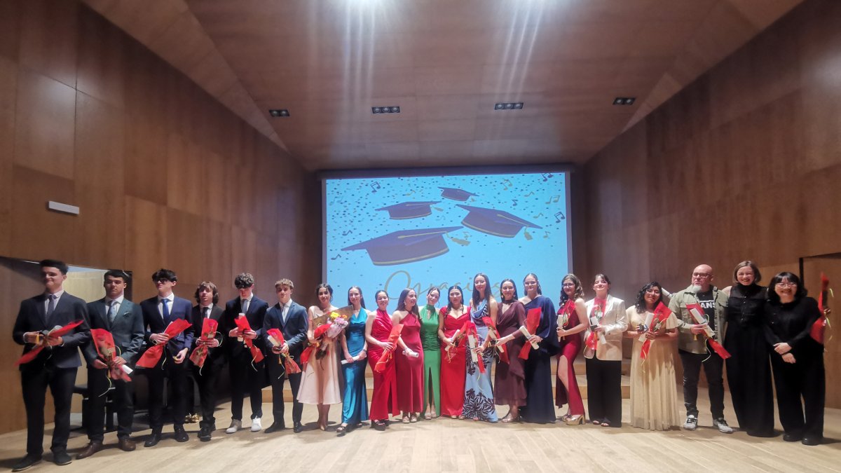 Imagen de 21 de los 25 graduados en el Conservatorio de Música de Soria el pasado jueves.