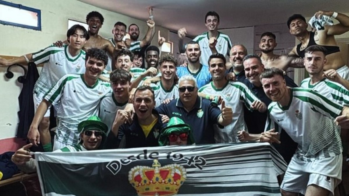 La plantilla del Betis CF Valladolid tras la victoria en la ida de semifinales ante el Turégano.