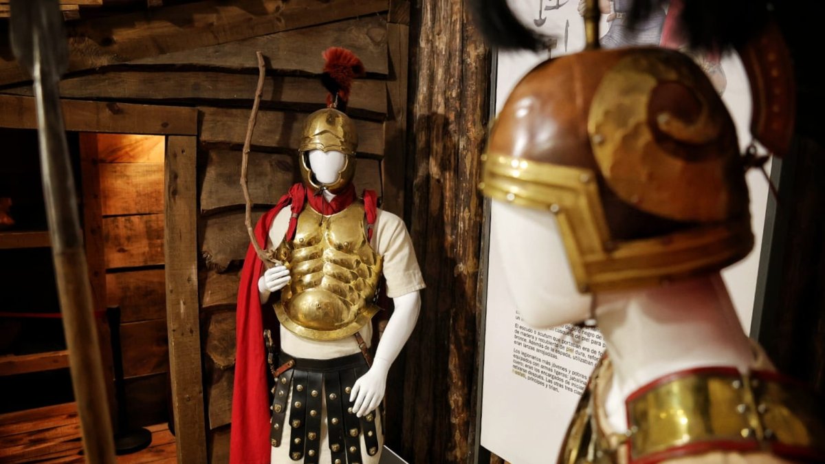Figuras de la exposición en el Aula de Numancia en Garray (Soria).