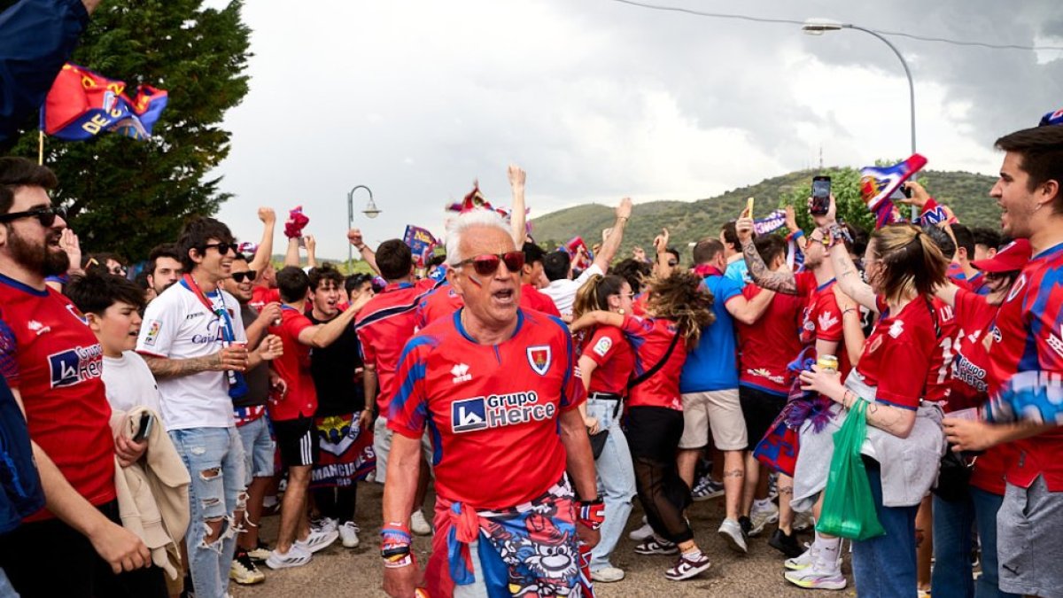Afición numantina antes de entrar al estadio.