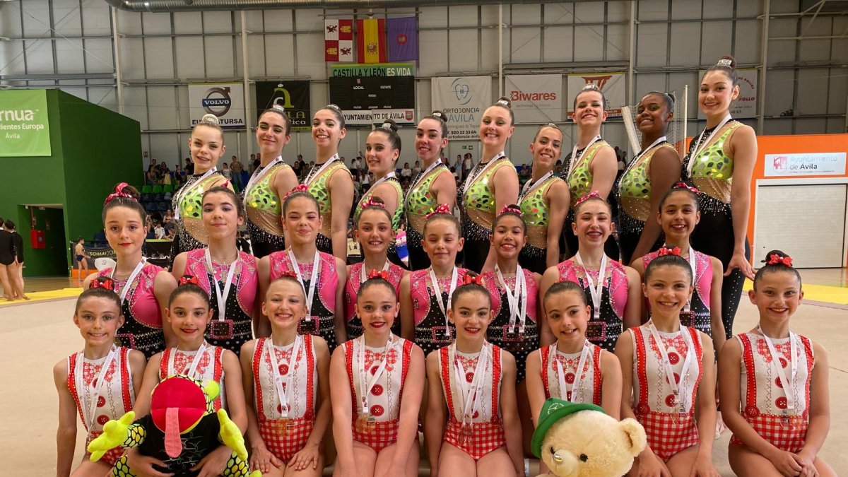 Algunas de las gimnastas sorianas en la cita abulense.