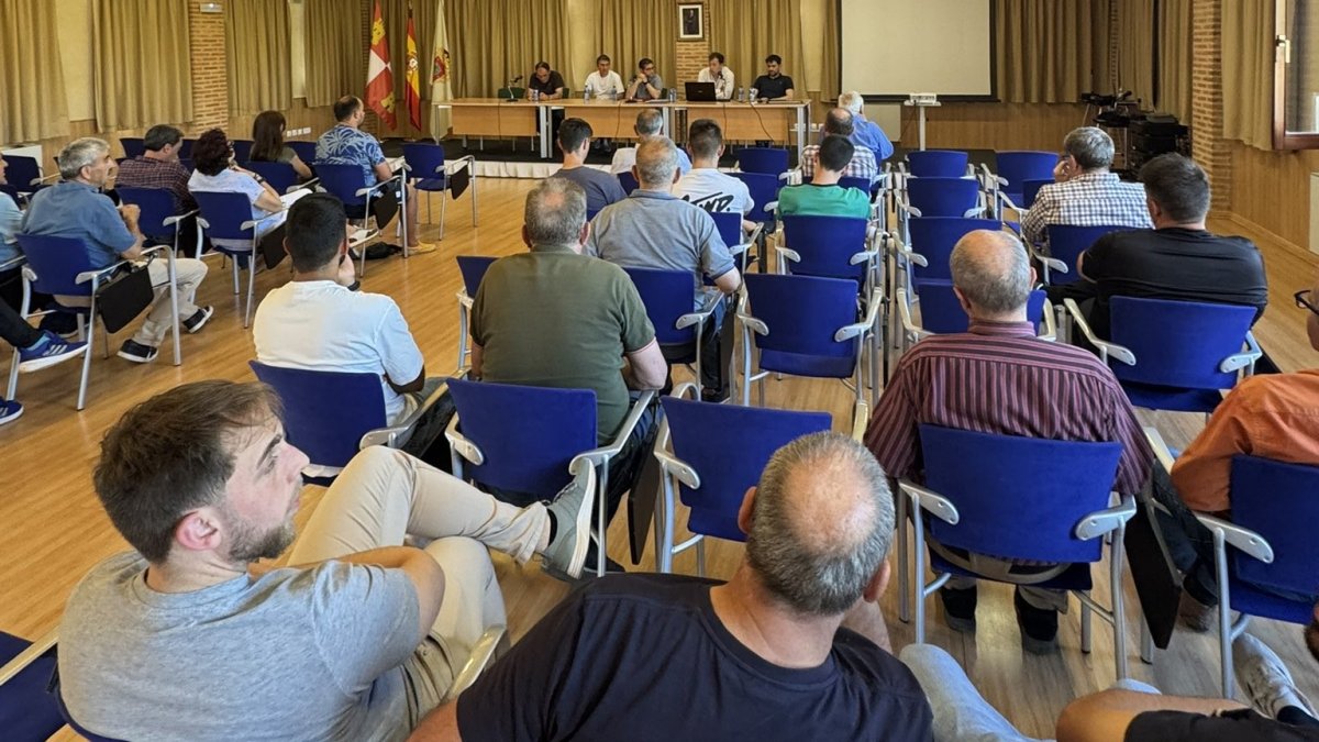 Una imagen de archivo de una asamblea reciente del club adnamantino.