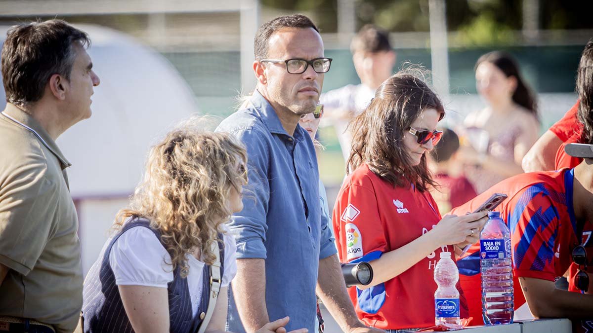 Miguel de la Fuente esta tarde en la Ciudad Deportiva viendo al Numancia B.