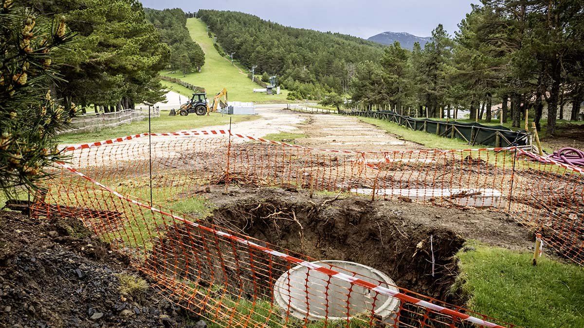 Obras de inicio de las obras en el Punto de Nieve de Santa Inés.