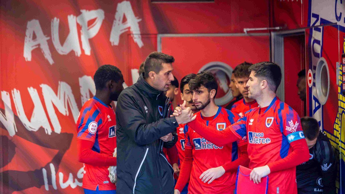 Pablo Ayuso en la previa de un encuentro del Numancia de la pasada temporada.