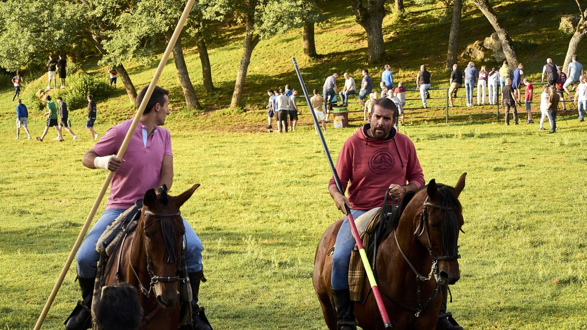 Caballistas en la pasada Comprilla.