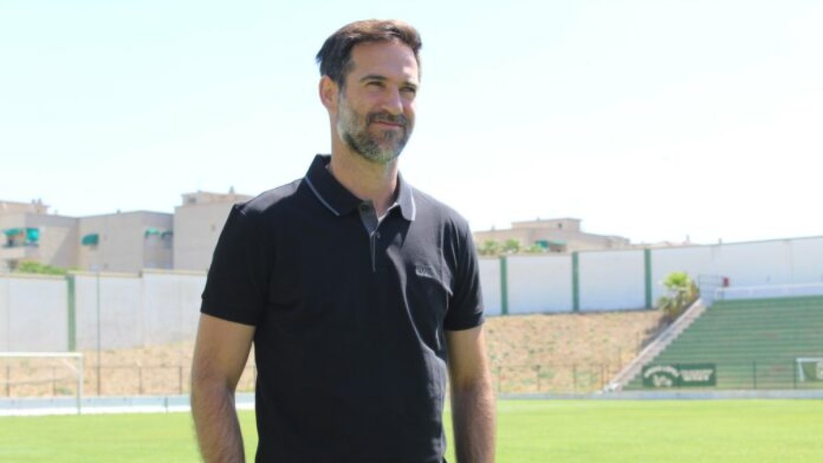 El nuevo entrenador del Numancia para la temporada 25-26, Abel Segovia.