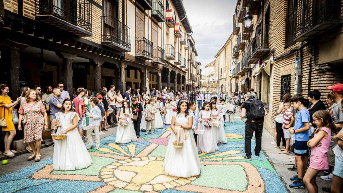 Procesión del Corpus en las calles de El Burgo de Osma.