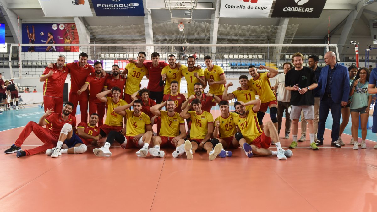 El combinado nacional de voleibol durante la competición.