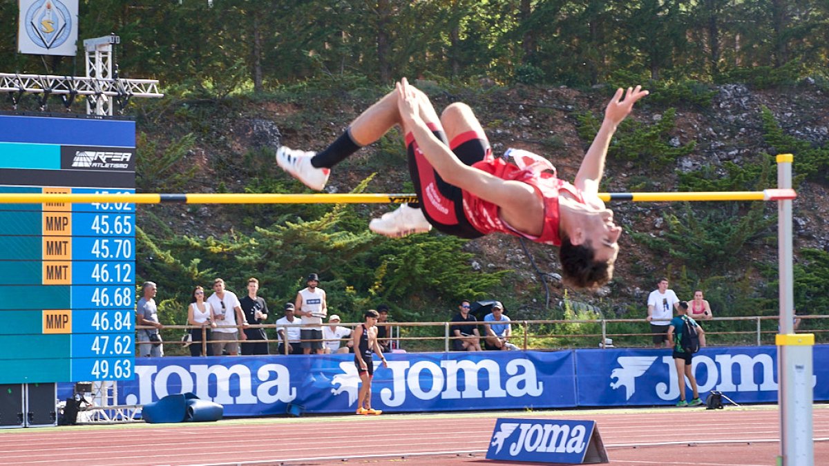 Un atleta del Numantino durante la final de la Liga de Clubes celebrada en Soria.
