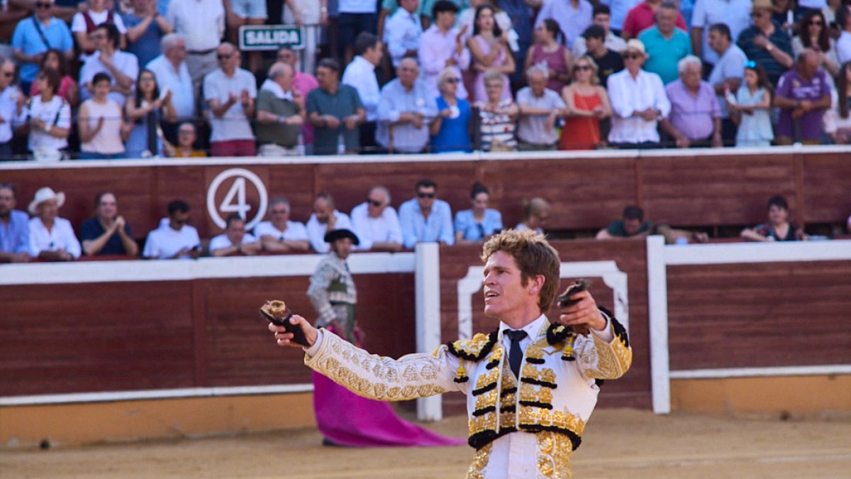 Borja Jiménez cortó dos orejas a su primero.
