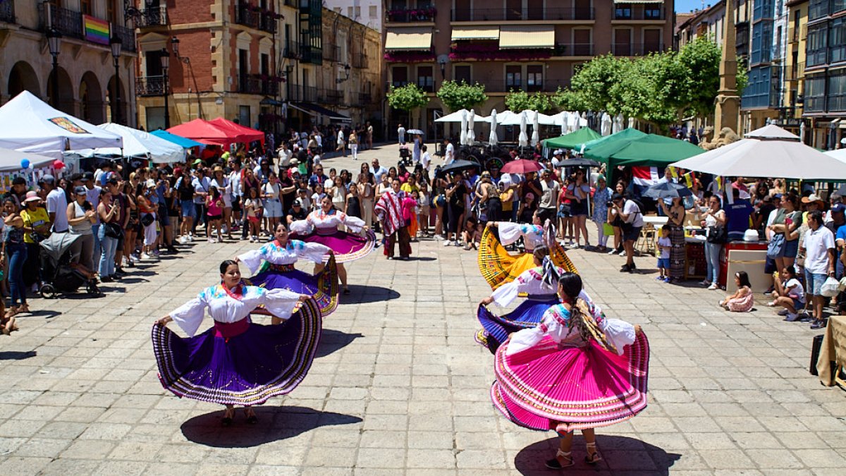 Las Jornadas Interculturales acercaron tradiciones, gastronomía y cultura de emigrantes de otros puntos del mundo al centro de Soria.