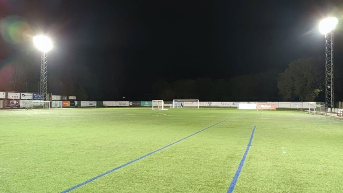 El campo de A Ribela es uno de los escenarios de césped artificial en el que jugará el Numancia esta temporada.