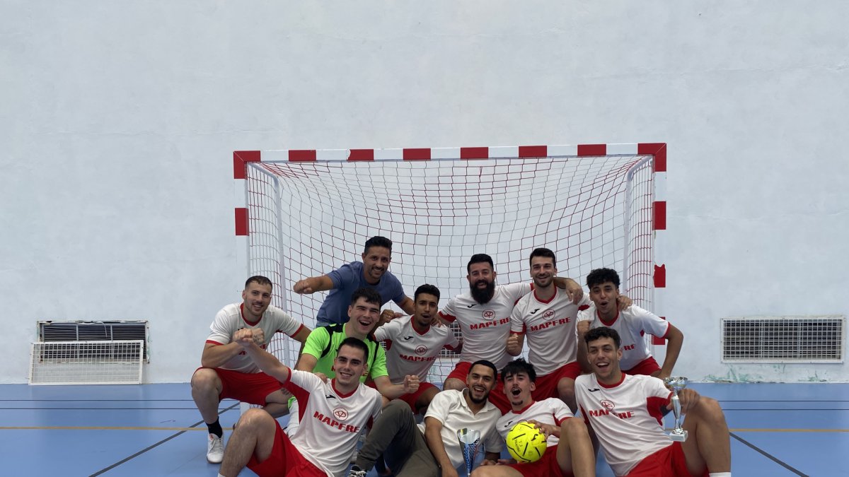 El equipo ganador del torneo de Fútbol Sala celebrado en El Burgo