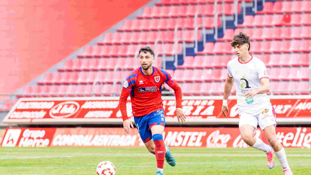 Cristian Delgado seguirá una temporada más vistiendo la camiseta del Numancia.
