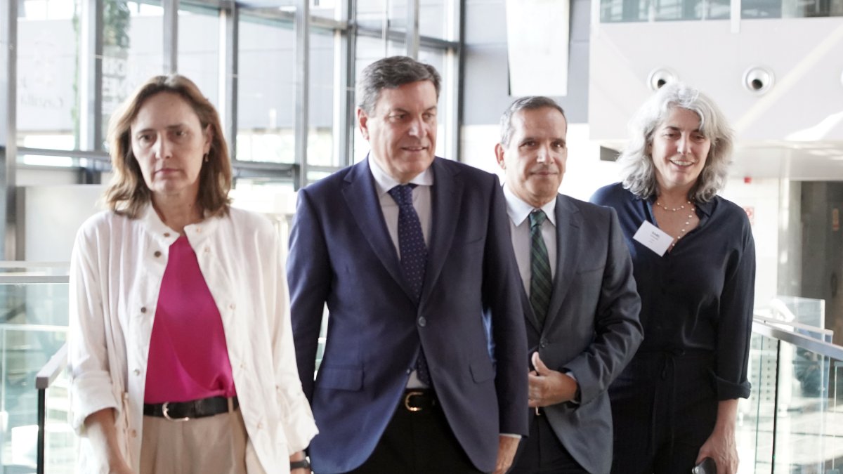 El consejero de Economía y Hacienda y portavoz, Carlos Fernández Carriedo, presenta el programa DigitalICE.