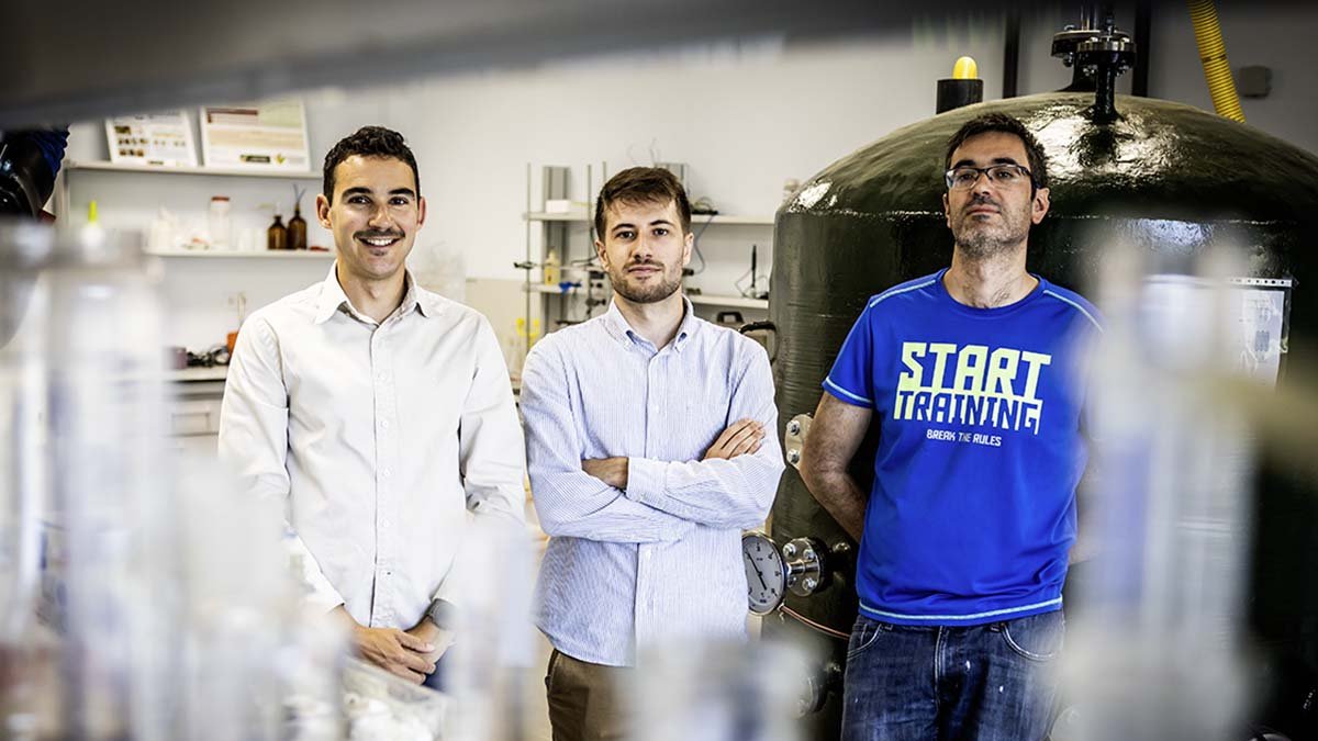 Alfonso García, Héctor Guerreiro e Ignacio de Godos, de la Escuela de Ingeniería Industrial Forestal, Agronómica y de la Bioenergía.
