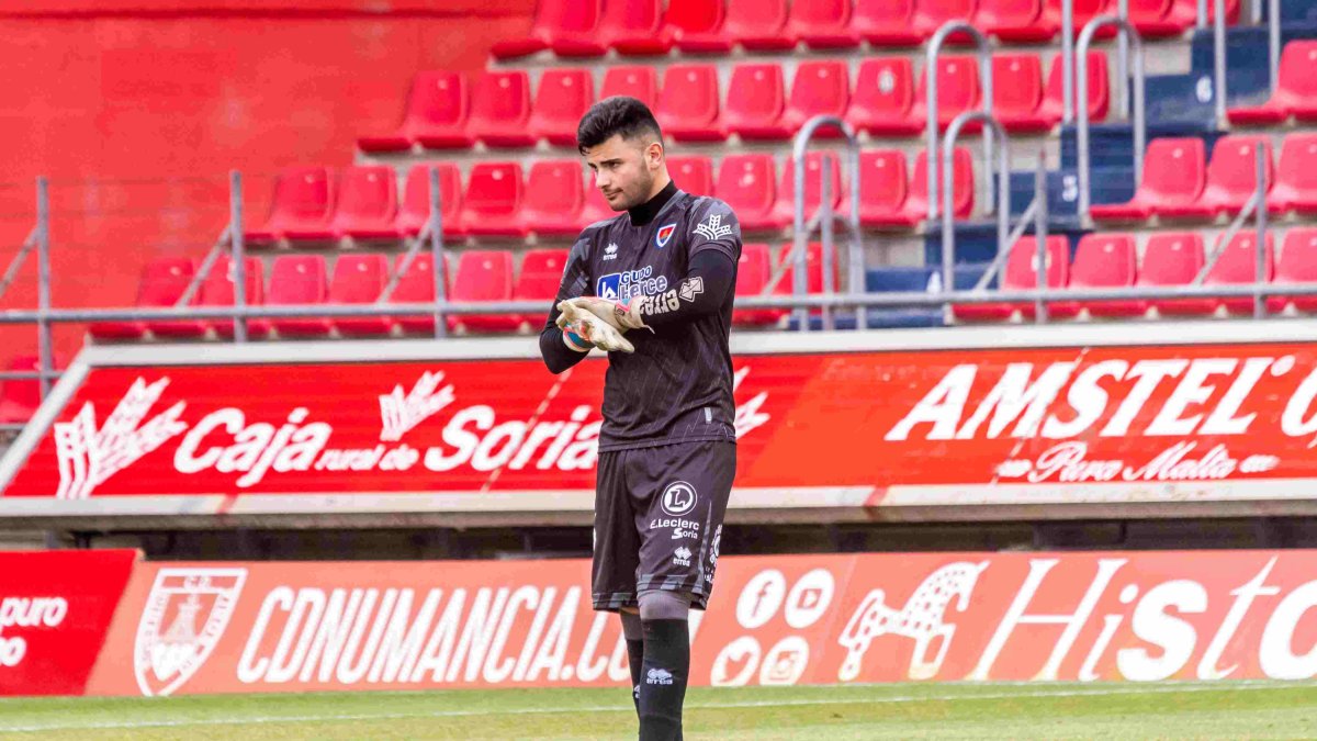Miguel Ángel Abad será uno de los dos porteros de la plantilla rojilla esta temporada.