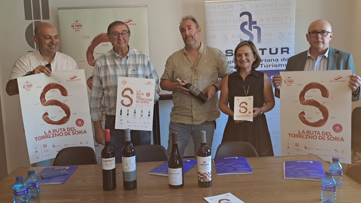 Delgado, Moreno, Cedazo, Jiménez y Tierno en la presentación de la Ruta del Torrezno.