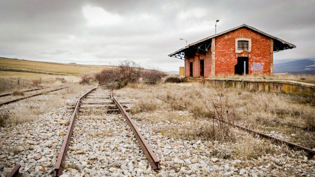 ESTACION DE FERROCARRIL DE OLVEGA . ANTIGUA ESTACION DEL TREN
