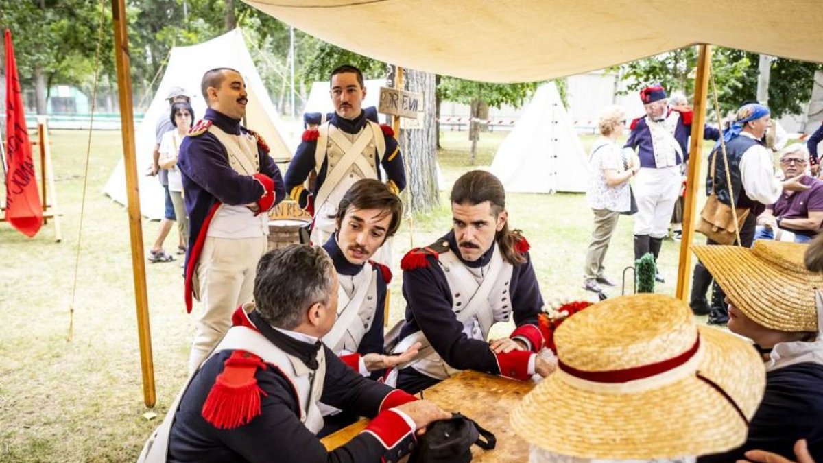 Recreadores en un momento del acto en el parque de La Arboleda.