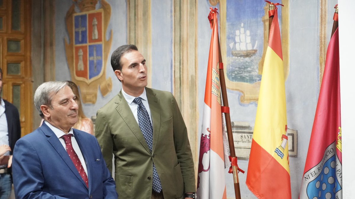 El consejero de Movilidad y Transformación Digital, José Luis Sanz Merino, a la izquierda